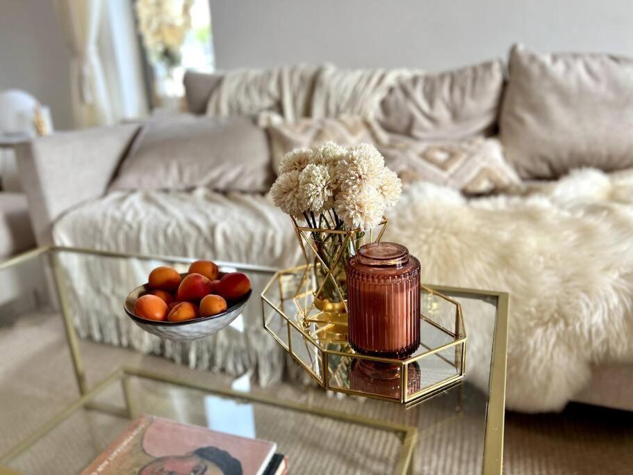 Bali Home Stylische Wohnung Mit Terrasse Schönefeld Exterior foto